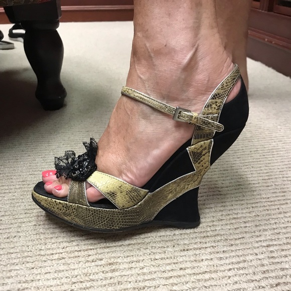 Prada lizard and black suede wedges - Picture 3 of 8